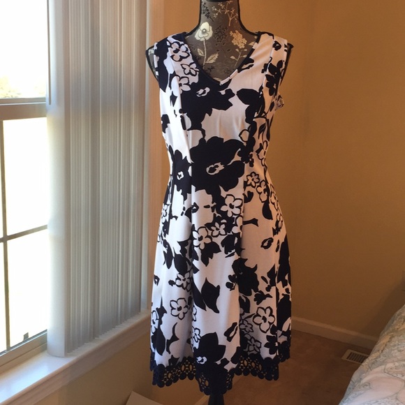 Sandra Darren Dresses & Skirts - Day/ night Sandra Darren dress